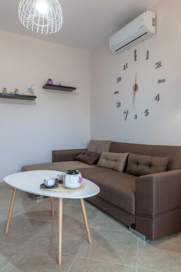 John Apartament