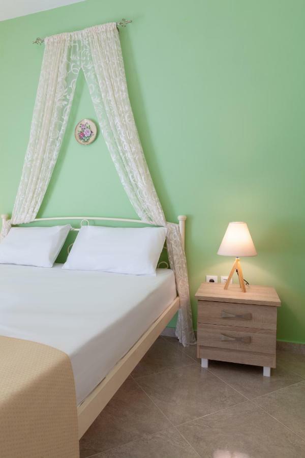 Apartament John